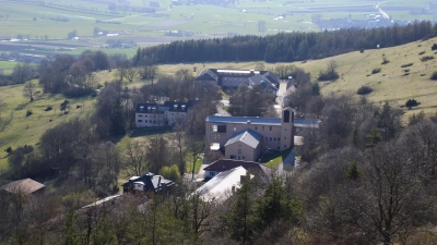 Das Evangelische Bildungszentrum Hesselberg plant in Zusammenarbeit mit den umliegenden Gemeinden ein Dokumentationsprojekt zur Geschichte des Hesselbergs und erhält dafür 300.000 Euro aus LEADER-Mitteln. (Archivbild: Peter Tippl)