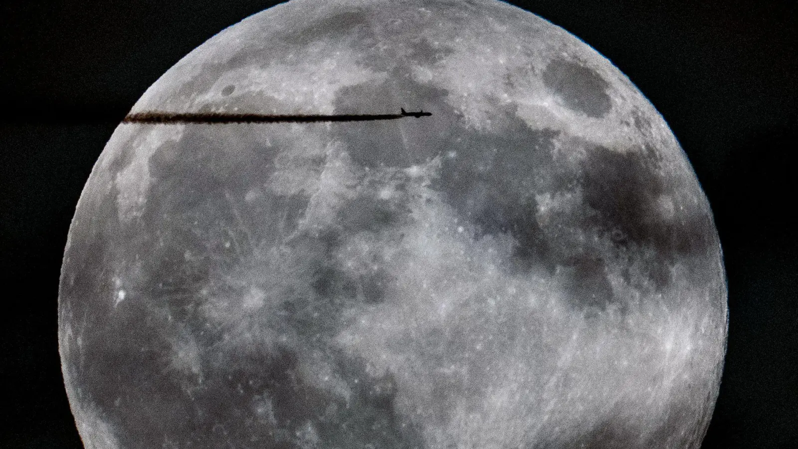 Seit Jahren schon läuft zwischen Raumfahrtnationen ein neuer Wettlauf zum Mond. (Archivbild) (Foto: Georg Hochmuth/APA/dpa)