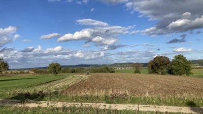 Noch ist am künftigen Himmelweiher gar nichts von Wohnungen zu sehen. Wann und wie es weitergeht, ist offen. Jetzt soll erst einmal verhandelt und sondiert werden. (Foto: Clarissa Kleinschrot)