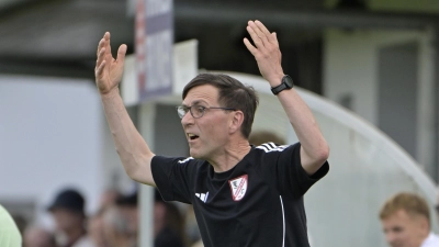 Ärgert sich vor allem über die Offensivstandards: TSC-Trainer Dieter Kreiselmeier. (Foto: Martin Rügner)