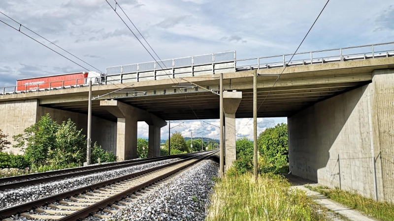 Eines der geplanten Projekte, die im Industrie-/Gewerbepark Interfranken entstehen sollen, ist ein Güterverkehrszentrum an der Bahnstrecke Nürnberg-Stuttgart.  (Archivbild: Jürgen Binder)