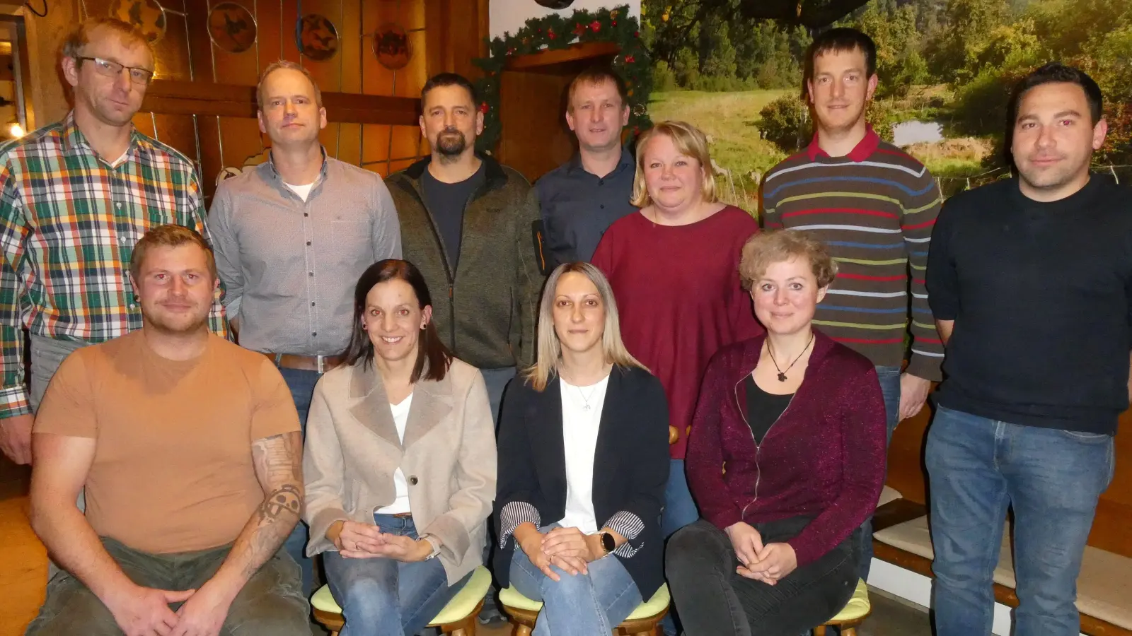 Bewerben sich um die zwölf Gemeinderatssitze: Unser Foto zeigt die bei der Nominierung anwesenden Kandidatinnen und Kandidaten der „Wählergruppe Ortsteile”. (Foto: Walter Oberhäußer)
