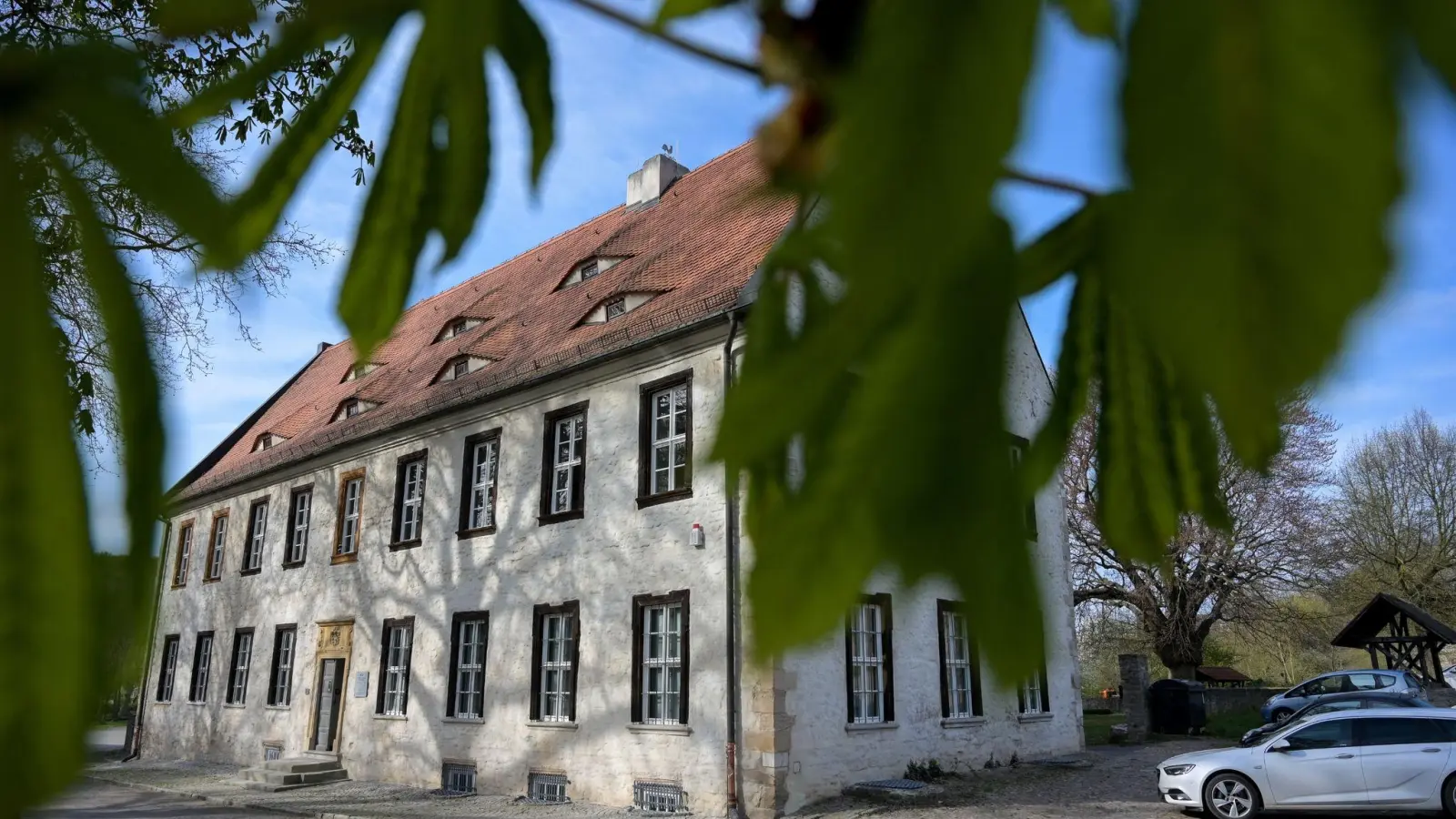 Außenansicht des denkmalgeschützen des Schlosses Oberwiederstedt, dem Geburtsort des frühromantischen Dichters Georg Philipp Friedrich von Hardenberg, der unter dem Pseudonym Novalis in die Literaturgeschichte einging, (Foto: Heiko Rebsch/dpa)