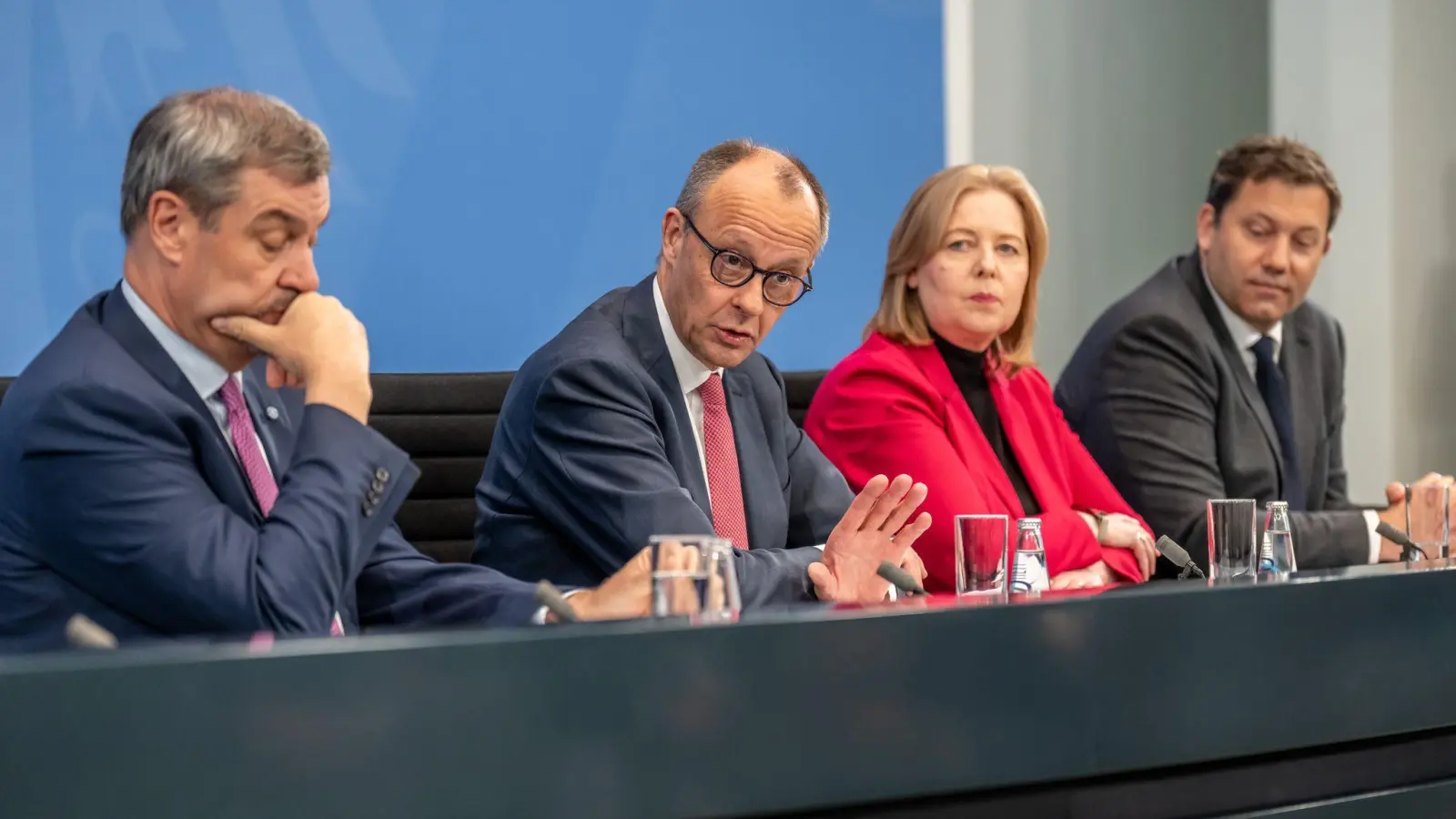 Vor dem Wochenende hatte sich der Streit innerhalb der Koalition über Entlastungen der Verbraucher angesichts der hohen Spritpreise verschärft. (Foto: Michael Kappeler/dpa)