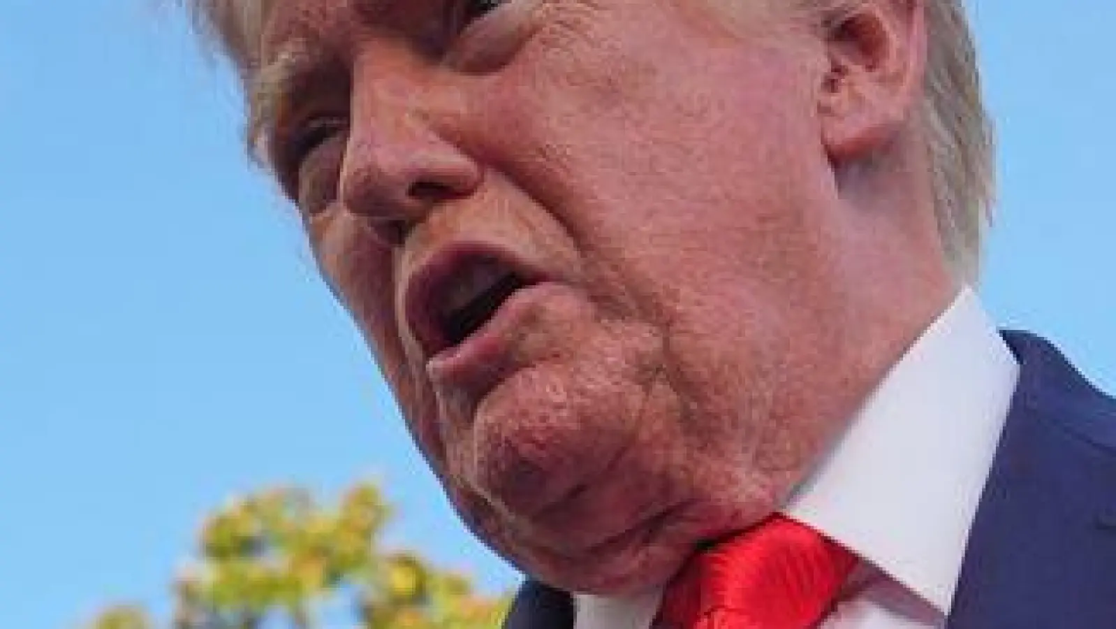 Er glaube, Putin wolle einen Deal mehr als Selenskyj - sagt Trump.  (Foto: Julia Demaree Nikhinson/AP/dpa)