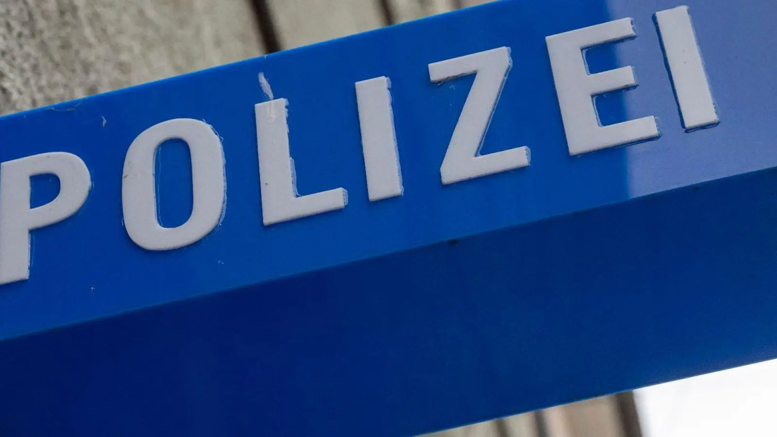 Aufgrund seines Verhaltens landete der 42-Jährige auf der Dienststelle der Polizei. (Foto: Peter Kneffel/dpa)