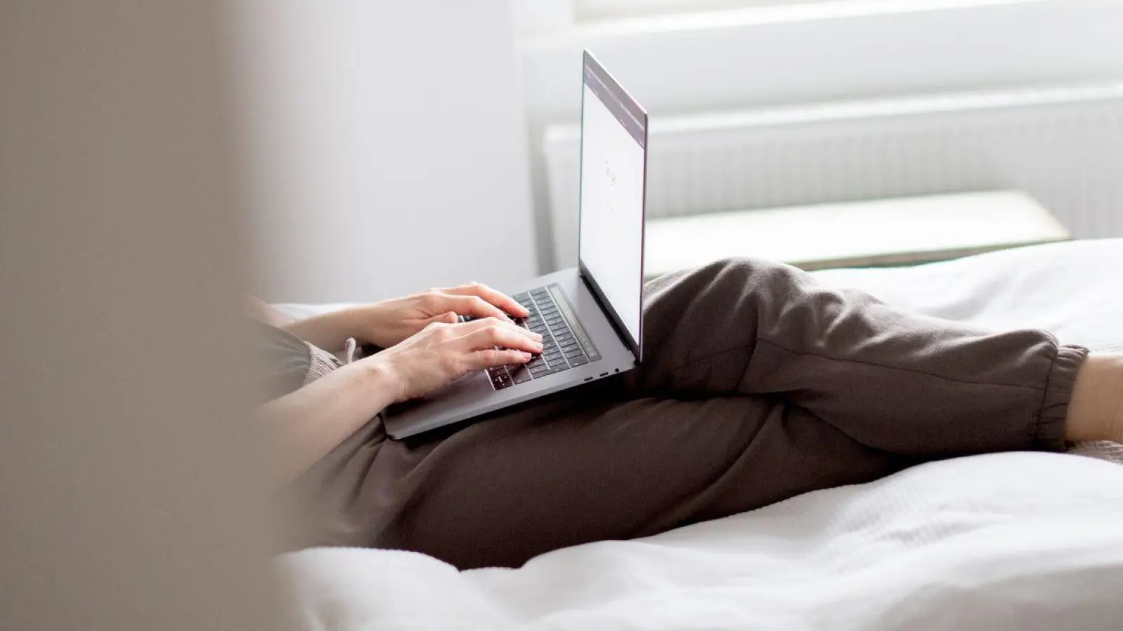 Nicht zurückziehen: Mit der richtigen Strategie sollte man aktiv gegen Trolle vorgehen. (Foto: Zacharie Scheurer/dpa-tmn)