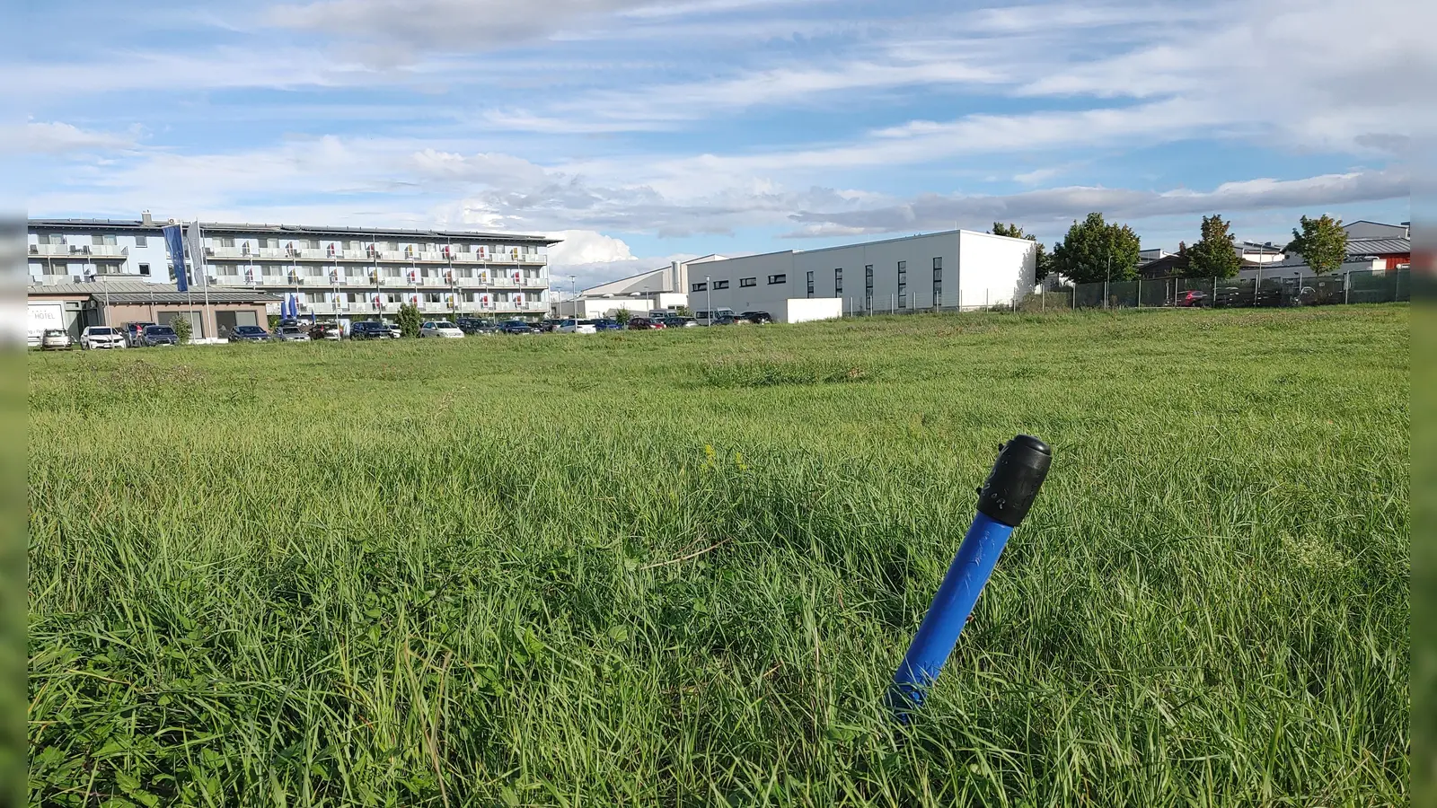 Alles ist bereit, nur die Bagger müssten noch rollen. Nach Problemen bei der Finanzierung, soll das neue Hotel nördlich der Therme nun doch erst nach der Landesgartenschau gebaut werden. (Foto: Katrin Merklein)