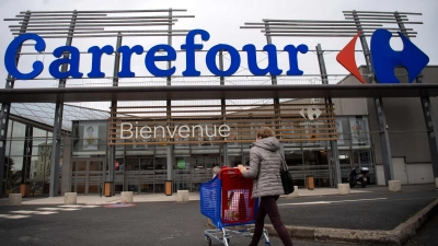 Der Supermarktkette Carrefour machen die Unruhen in Frankreich zu schaffen (Archivbild) (Foto: Loic Venance/AFP/dpa)