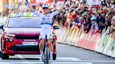 Demi Vollering hat sich bei der Tour de France das Gelbe Trikot geholt. (Archivbild) (Foto: Eric Lalmand/Belga/dpa)