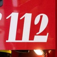 Die Feuerwehr holte vier Menschen aus dem Haus und vom Dach. (Symbolbild) (Foto: Niklas Treppner/dpa)