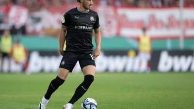 Lukas Petkov war von Augsburg an Fürth verliehen und wechselt nun nach Elversberg. (Foto: Hendrik Schmidt/dpa)