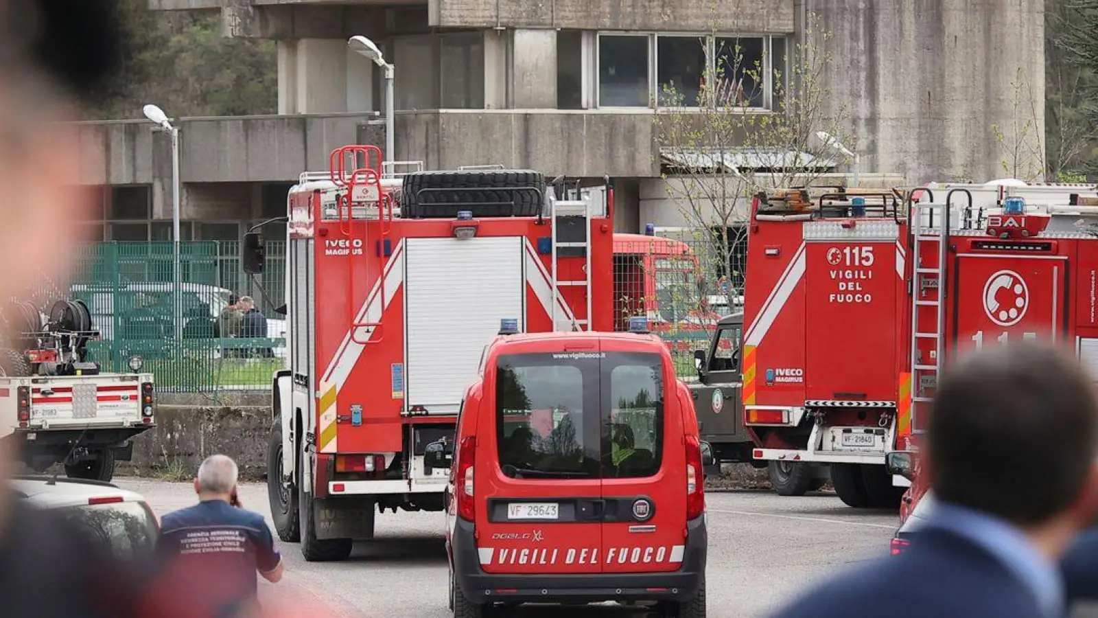 Bei Arbeiten an einer Turbine in etwa 30 Metern Tiefe soll aus zunächst ungeklärter Ursache ein Feuer ausgebrochen sein. (Foto: Michele Nucci/LaPresse/AP/dpa)