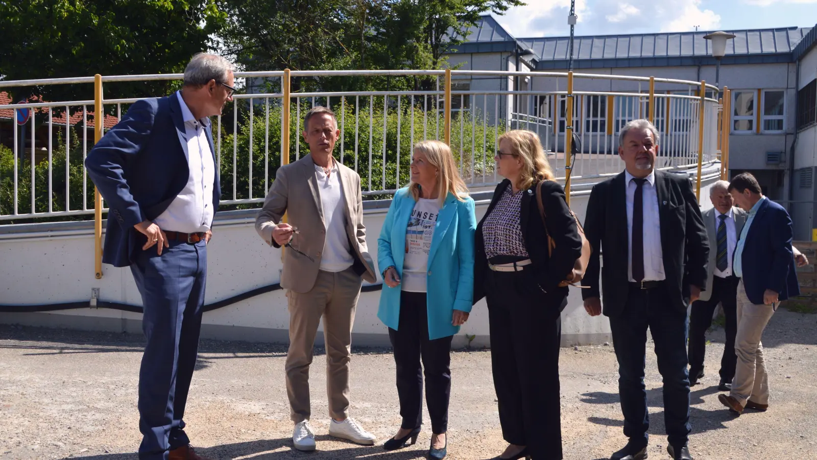 Diskutierten über die Situation der Landkreiskliniken (von links): Thomas Zöller, Stefan Schilling, Dr. Birgit Kreß, Gabi Schmidt, Hermann Schuch, Walter Schneider und Jürgen Heckel. (Foto: Johannes Zimmermann)