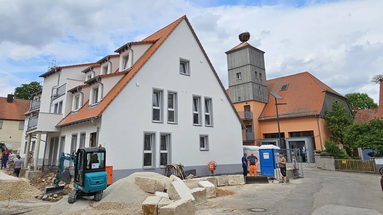 Wo einst das markante Käferhaus stand und dann viele Jahre lang eine hässliche Baulücke am Ochsenhof klaffte, ist inzwischen ein stattliches Wohnhaus entstanden. Nun ging es um die Frage, wieviel Photovoltaik ein Neubau in der Altstadt aus Sicht des Denkmalschutzes verträgt. (Foto: Wolfgang Grebenhof)