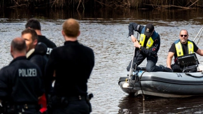 Die niedersächsische Polizei sucht nach dem sechsjährigen Arian, der seit mehr als zwei Wochen vermisst wird. (Foto: Daniel Bockwoldt/dpa)