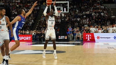 Dennis Schröder und Co. hatten viel Spaß beim Supercup. (Foto: Matthias Stickel/dpa)