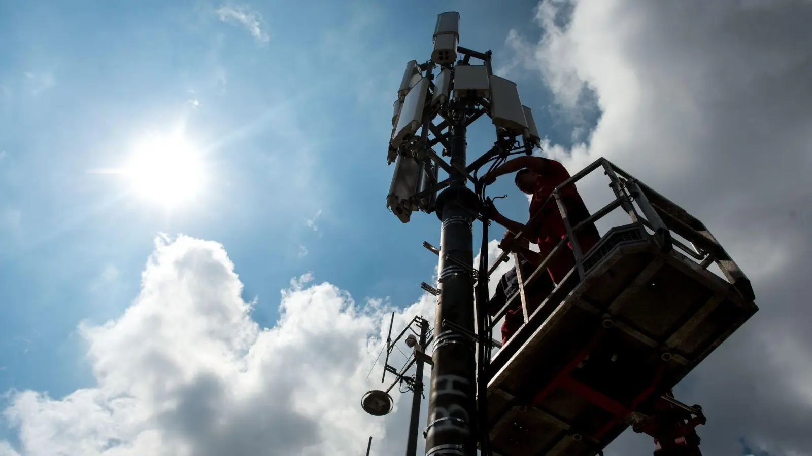 Vodafone Deutschland wird das veraltete Mobilfunknetz GSM (2G) zwei Jahre früher als geplant abschalten. (Archivfoto) (Foto: picture alliance / dpa)