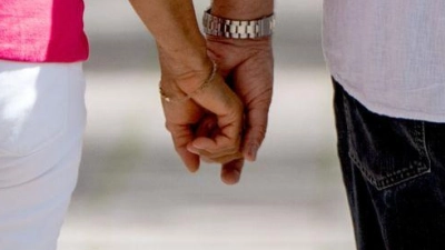 Das Motto „Ich mach&#39; jetzt alles, was auch Du machst und weich Dir nicht von der Seite“, ist keine gute Strategie für frischgebackene Ruheständler. Das kann auf den anderen übergriffig wirken. (Foto: Zacharie Scheurer/dpa-tmn)