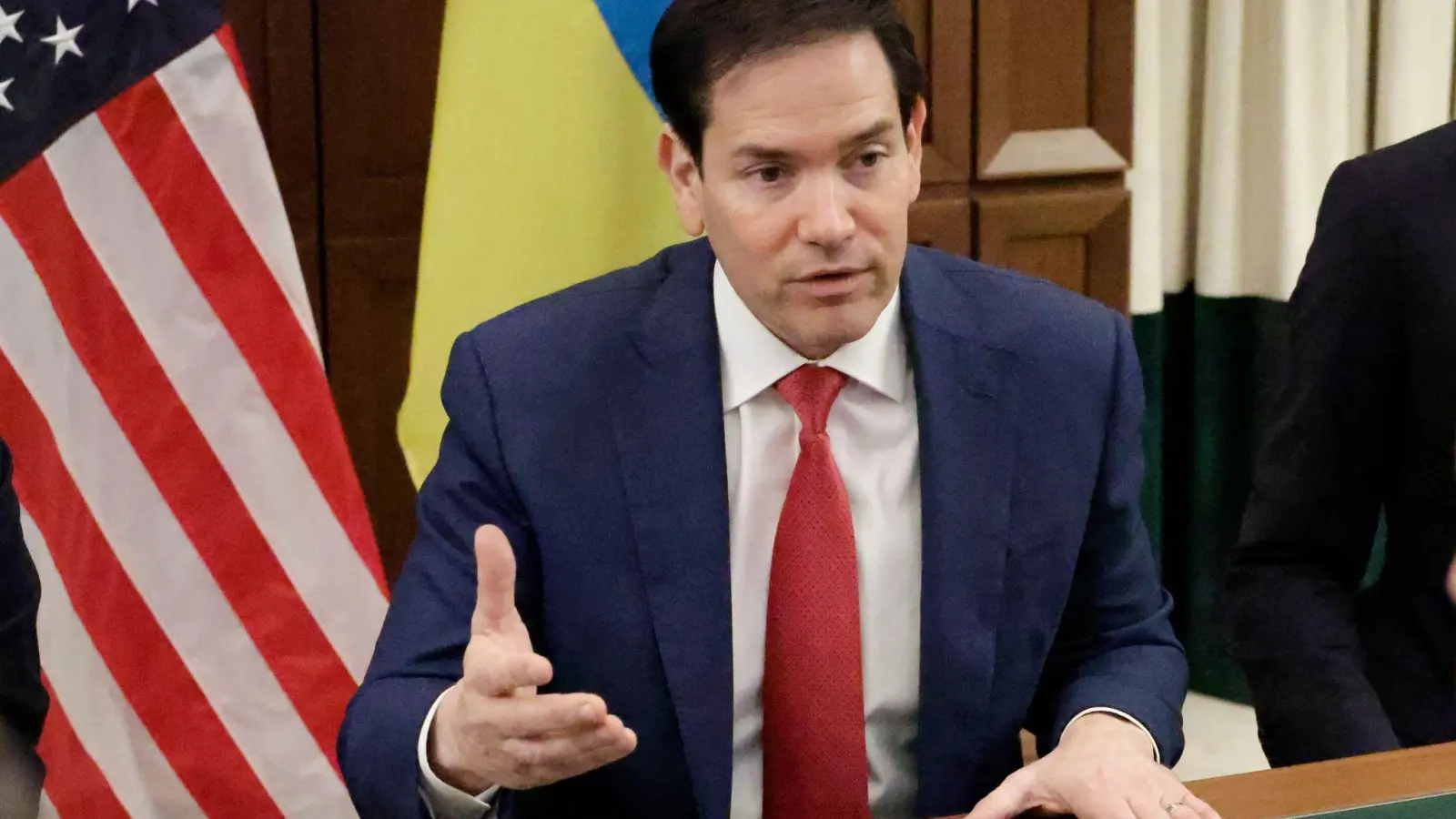 Rubio macht nach den Gesprächen mit der ukrainischen Delegation klar, dass es noch einiges zu tun gebe.  (Foto: Terry Renna/AP/dpa)