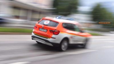 Das Opfer wurde notoperiert und befindet sich in kritischem Zustand. (Symbolbild) (Foto: Karl-Josef Hildenbrand/dpa)