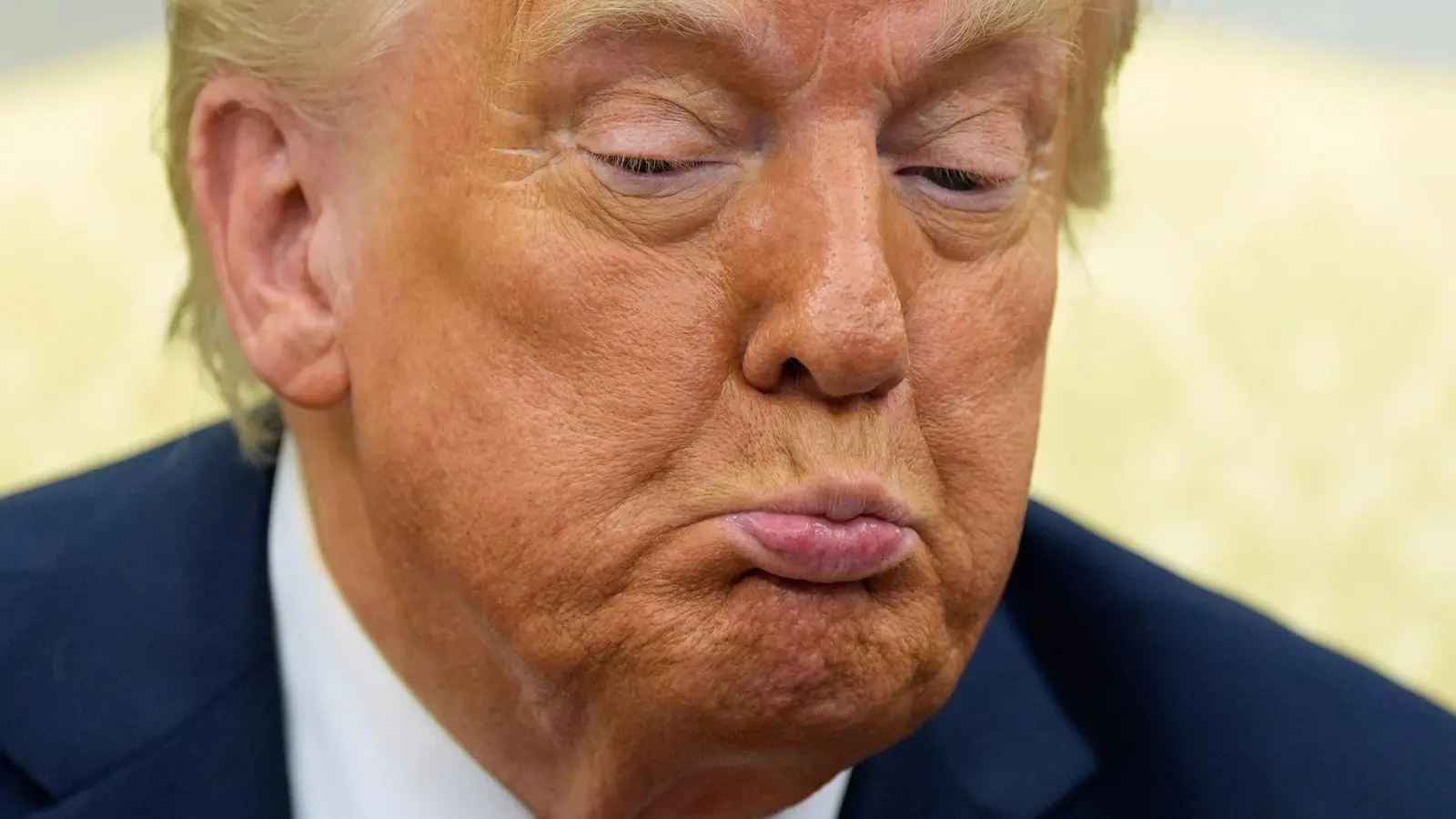 Trump gibt sich trotzig.  (Foto: Alex Brandon/AP/dpa)