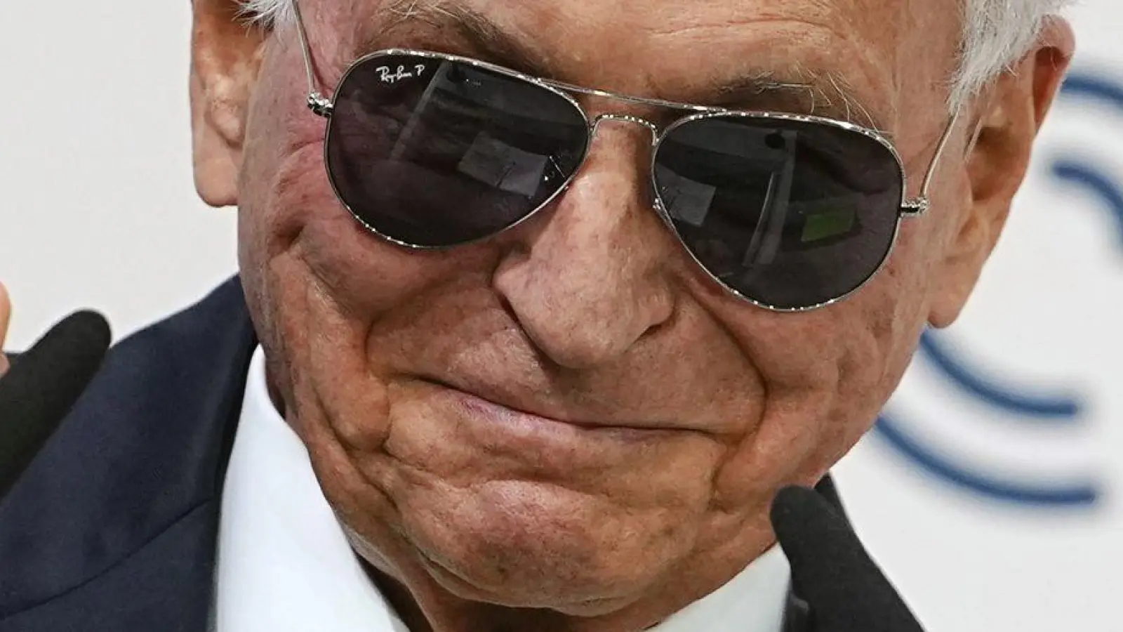 Ischinger erinnerte schmunzelnd an Macrons Sonnenbrillen-Moment. (Foto: Kay Nietfeld/dpa)