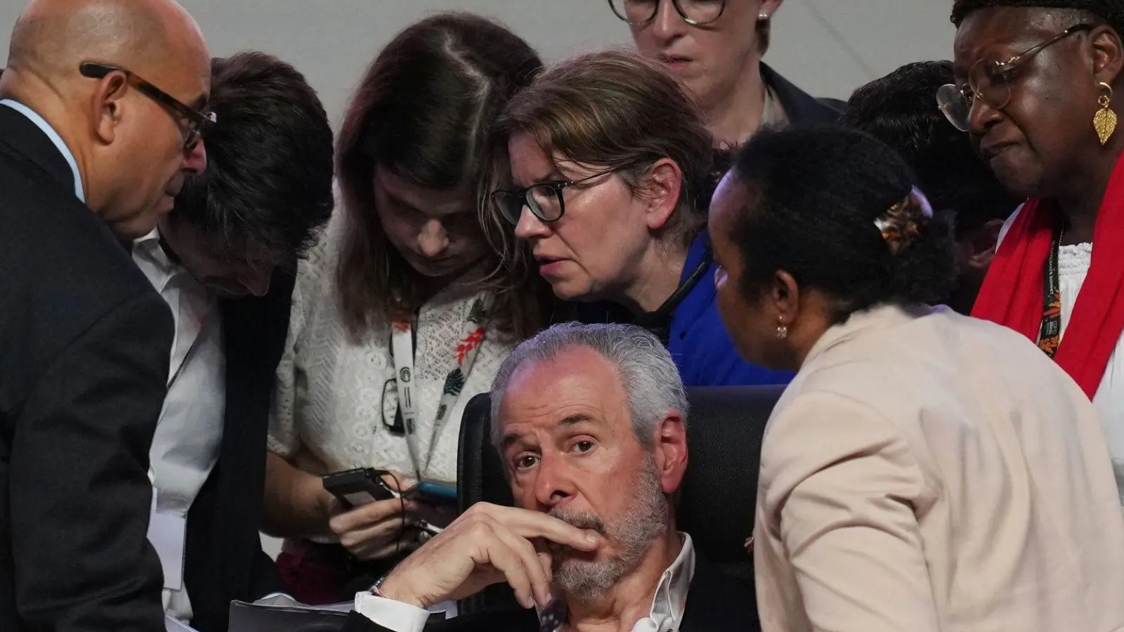 Nachdenklich beim Abschlussplenum: der brasilianische COP-Präsident. (Foto: Andre Penner/AP/dpa)