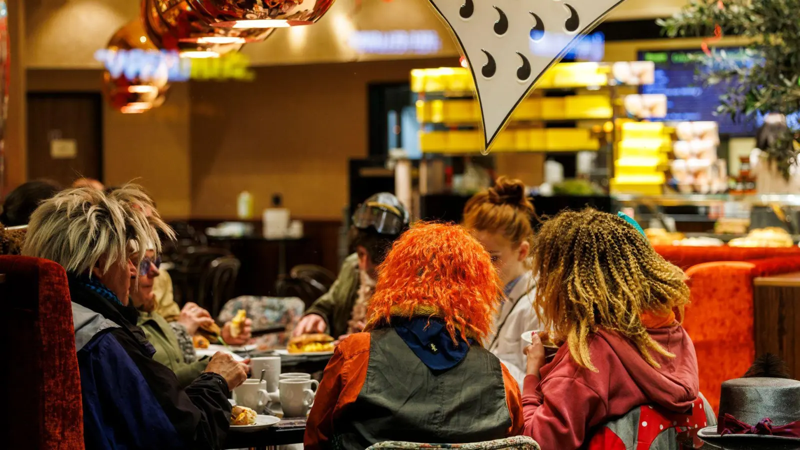 Nach Karneval beginnt für manche Menschen eine Fastenzeit bis Ostern. (Foto: Christoph Reichwein/dpa)