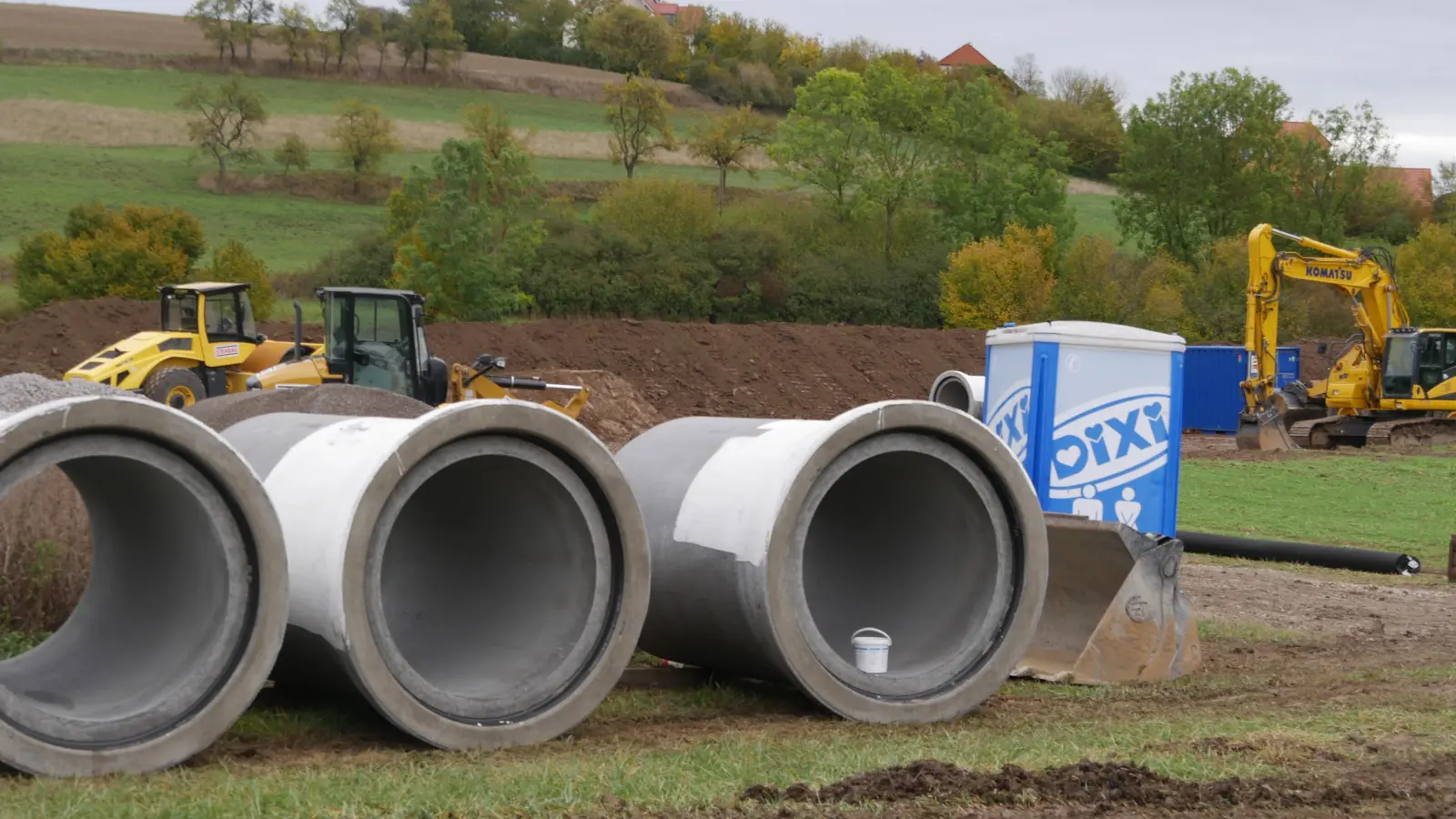 Kanäle mit sehr großen Durchmessern werden verlegt, um mehr Stauraum nach starken Niederschlägen zu schaffen. Statt in Geckenheim soll ein solcher Stauraumkanal nun in Reusch verlegt werden. (Foto: Ulli Ganter)