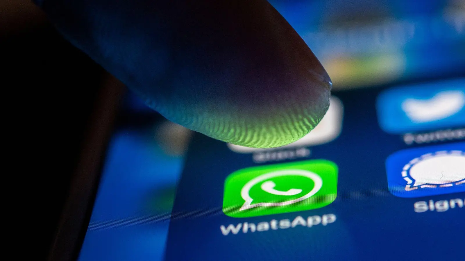 WhatsApp verfügt in einer kommenden Version auch über eine KI-Funktion für personalisierte Avatare (Foto: Zacharie Scheurer/dpa-tmn/dpa)