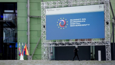 Auf dem deutsch-französischen Digitalgipfel in Berlin sind 18 Vereinbarungen zum Ausbau von KI-Anwendungen vorgestellt worden. (Foto: Kay Nietfeld/dpa)