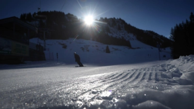 Der 41-Jährige wurde bei dem Sturz am Söllereck schwer verletzt. (Archivbild) (Foto: Karl-Josef Hildenbrand/dpa)