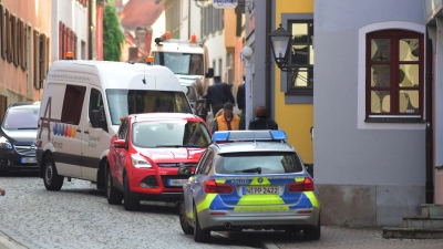 Ein 66-Jähriger wurde in der Nacht auf Mittwoch in der Ansbacher Büttenstraße nahe des dortigen italienischen Restaurants gewaltsam aus dem Schlaf gerissen und schwer verletzt. Hier ist ein Archivfoto von einem früheren Einsatz in dieser Straße zu sehen. (Archivbild: Jim Albright)