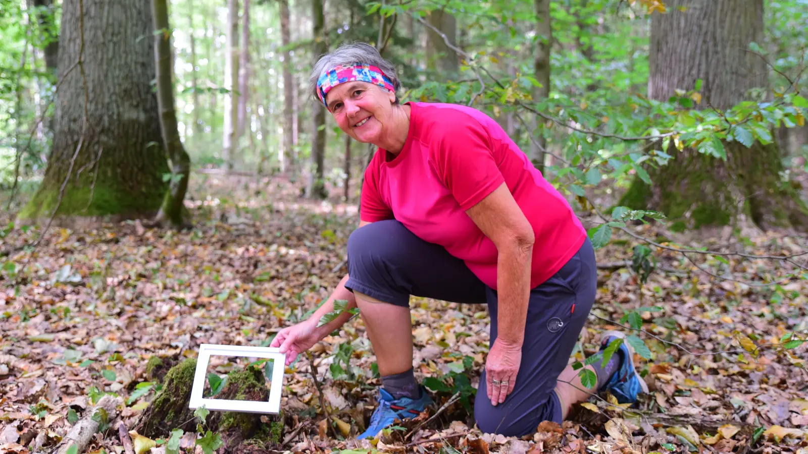 Sigrid Strobel legt beim Waldbaden den Fokus auf die wichtigen Dinge. (Foto: Irmeli Pohl)
