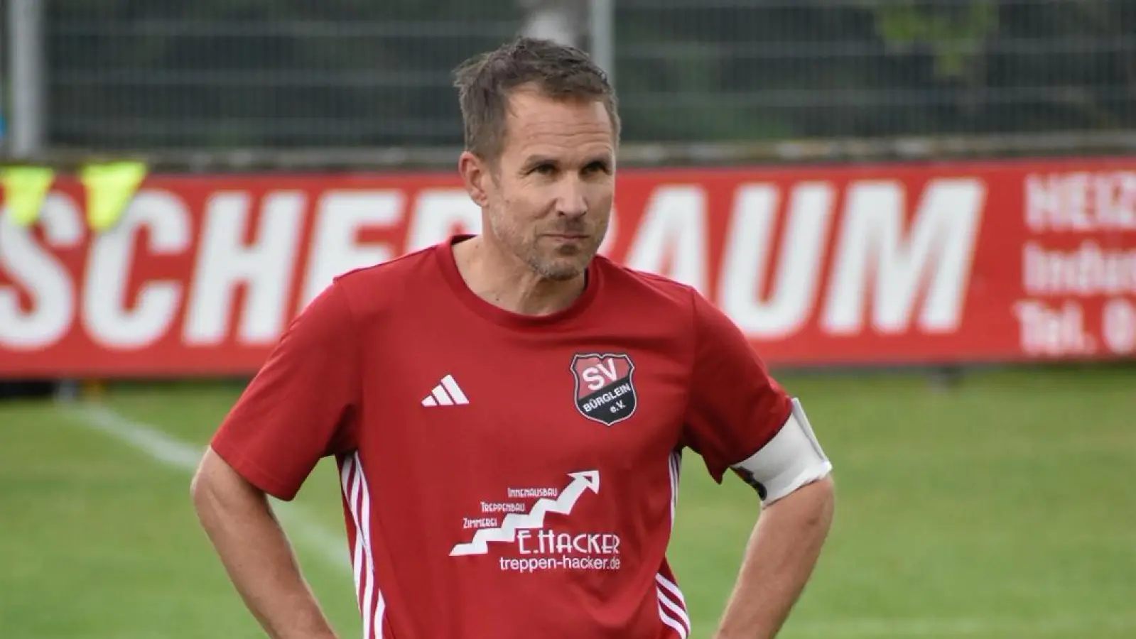Hat jetzt mit 51 Jahren alle bayerischen Ligen durch: Sven Brechetsbauer vor dem Einsatz beim SV Bürglein. (Foto: Lisa Horneber)