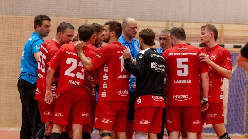 Der TSV Rothenburg (hier bei einer Auszeit im Spiel gegen Günzburg) fährt optimistisch nach Lohr am Main. (Foto: Markus Zahn)