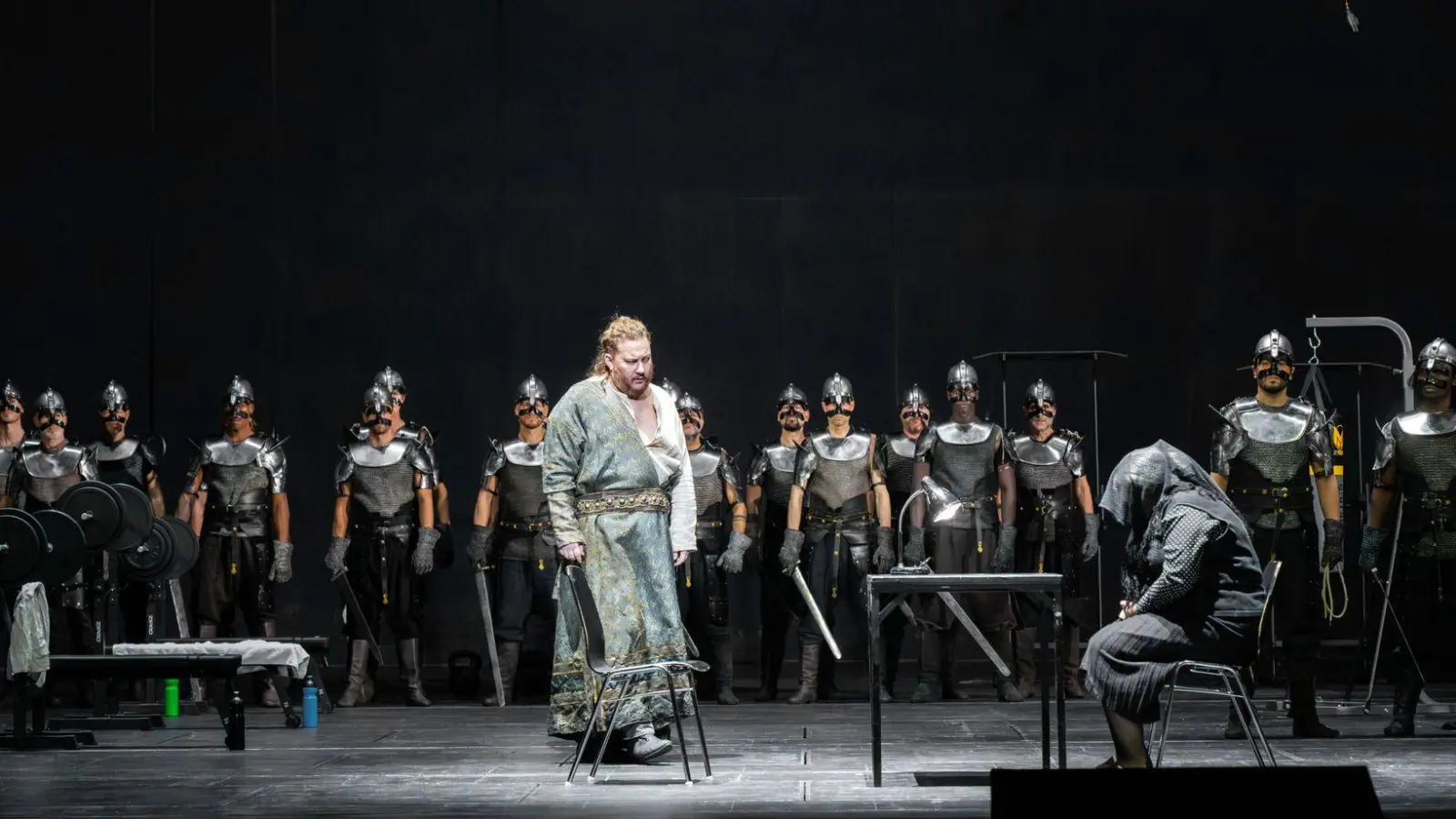 In der Neuinszenierung wird „Siegfried“ in die Gegenwart gebracht. (Foto: Monika Rittershaus/Bayerische Staatsoper/dpa)