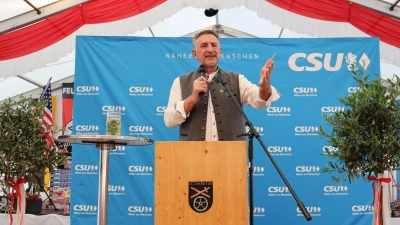 Günther Felßner, Präsident des Bayerischen Bauernverbandes, war der Hauptredner des politischen Abends in Illesheim.  (Foto: Antonia Müller)