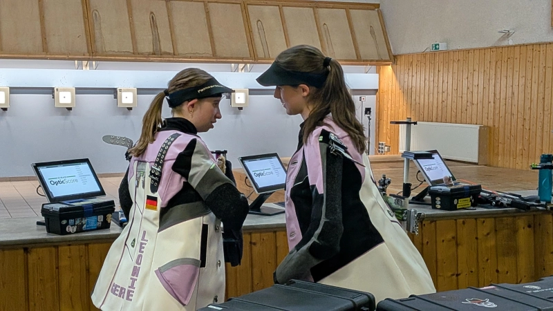 Zwei Schwestern und vier Punkte für Virnsberg: Leonie Lederer (links) und Finja Lederer waren erfolgreich für den Aufsteiger im Einsatz.  (Foto: Johannes Strauß)