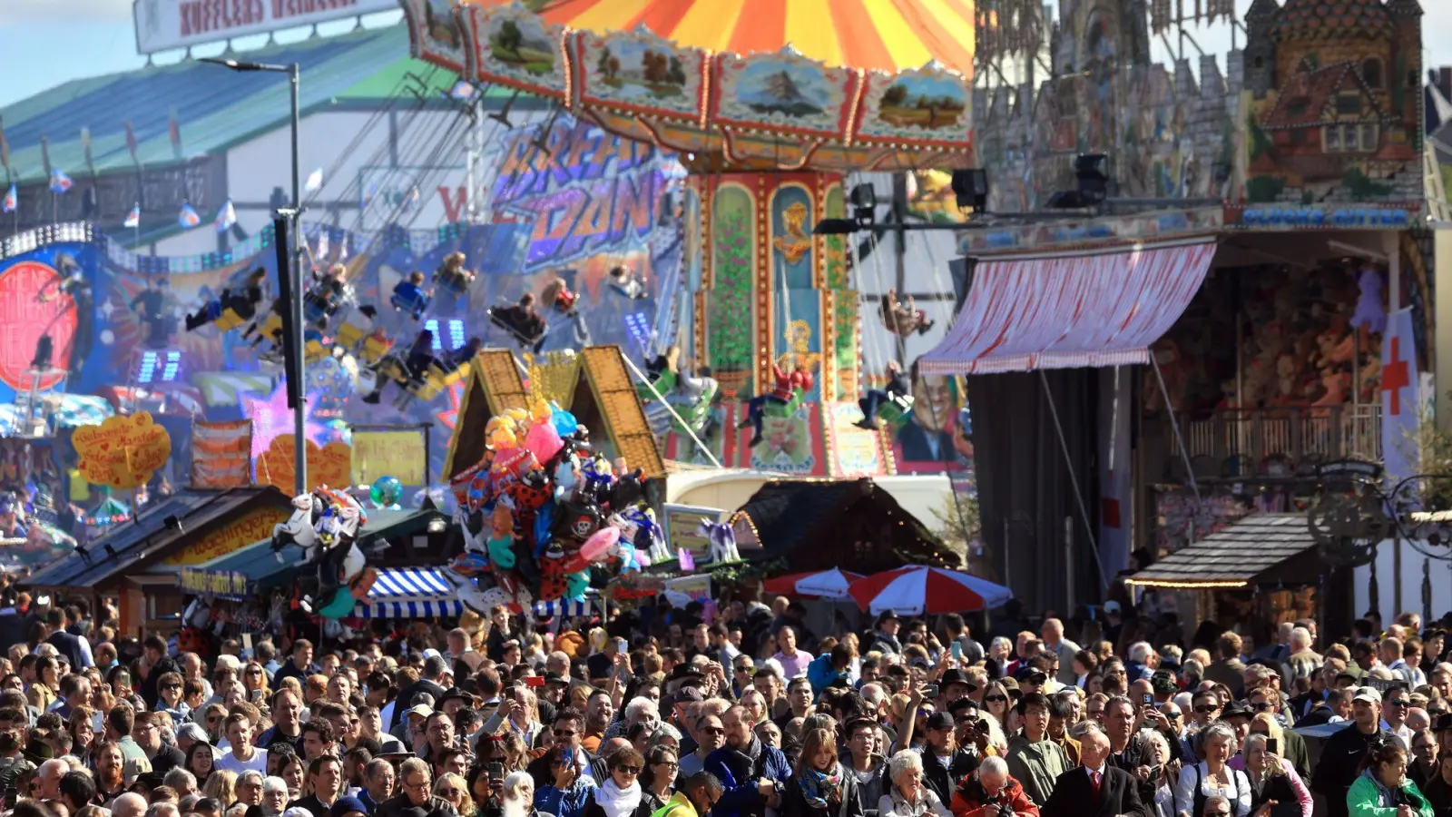 Millionen Menschen feierten friedlich auf der Wiesn 2024 . (Archivfoto) (Foto: Karl-Josef Hildenbrand/dpa)