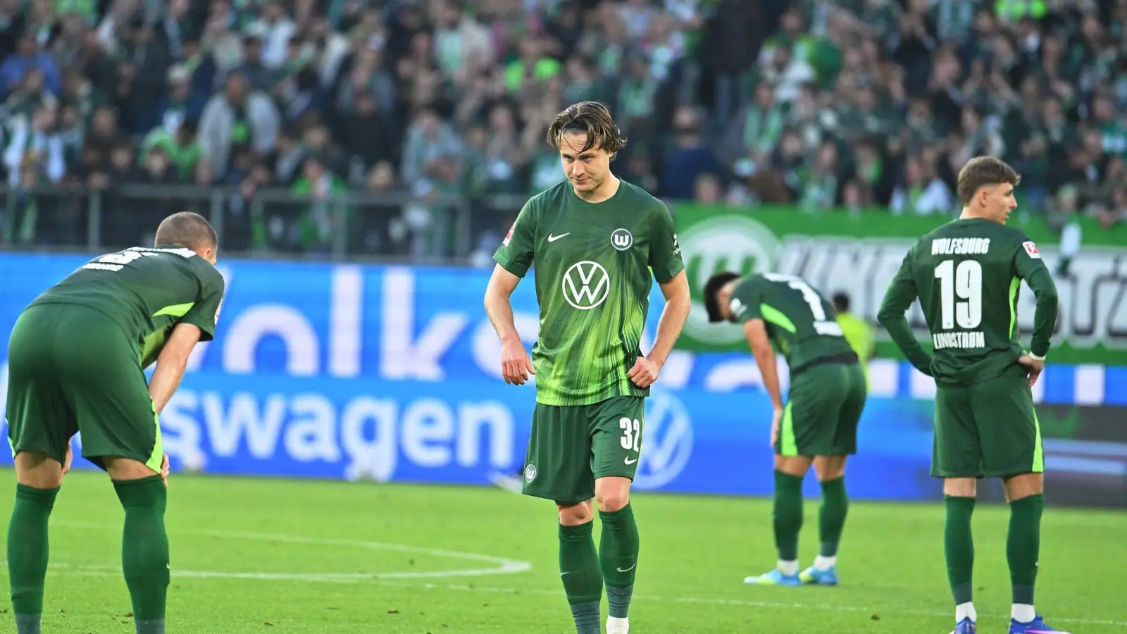Für den VfL Wolfsburg geht es im direkten Duell mit dem FC St. Pauli um das Erreichen des Relegationsplatzes. (Archivbild) (Foto: Swen Pförtner/dpa)