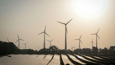 Seit dem Jahr 2023 gab es im Schnitt 15 Tage mit wenig Wind und Sonne. (Archivbild) (Foto: Kay Nietfeld/dpa)