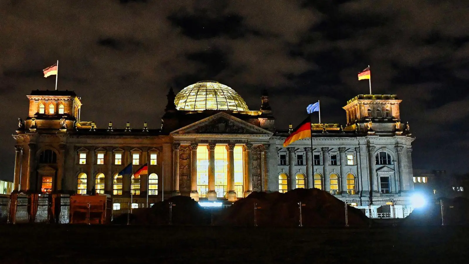 Im Bundestag stehen heute zwei Anträge der CDU/CSU-Fraktion zur Wende in der Migrationspolitik zur Abstimmung.  (Foto: Paul Zinken/dpa)