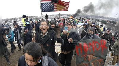 Jahre nach großen Protesten gegen eine umstrittene Öl-Pipeline in den USA ist nun ein aufsehenerregendes Urteil ergangen. (Archivbild) (Foto: picture alliance / Mike Mccleary/The Bismarck Tribune/AP/dpa)