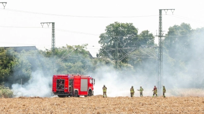 Nach dem Brand ist die Bahnstrecke inzwischen wieder frei. (Foto: Patrick Schüller/dpa)