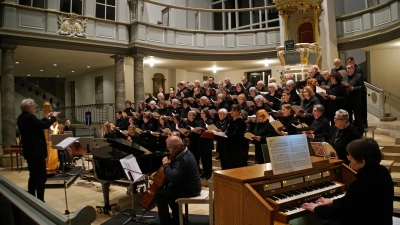 Widmete sich einem Requiem, das auch Zuversicht vermitteln soll: die Ansbacher Kantorei unter der Leitung von Carl Friedrich Meyer. (Foto: Elke Walter)