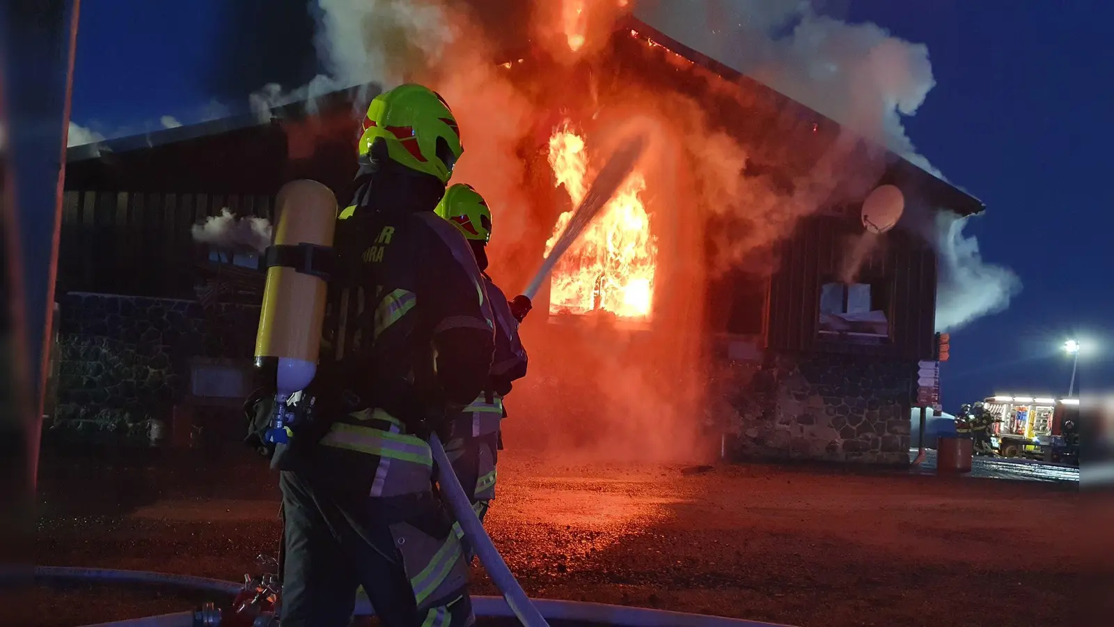 Die Hütte war ein beliebtes Ausflusgziel. (Foto: Feuerwehr Bad Brückenau/dpa)