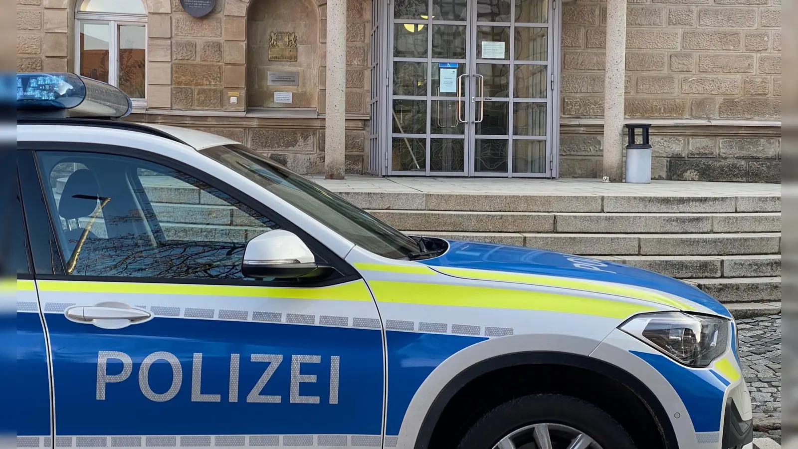 Nach Attacken auf Maishäcksler stehen Brüder aus Wilhelmsdorf immer wieder im Fokus der Justiz und Polizei. Jetzt wurden zwei von ihnen offenbar eingewiesen. (Symbolbild: Manfred Blendinger)