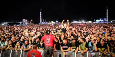 Bis tief in die Nacht feierten insgesamt 45.000 Menschen beim Summer Breeze Open Air. Die Polizei bilanziert vergleichsweise wenig Einsätze. (Foto: Martina Haas)